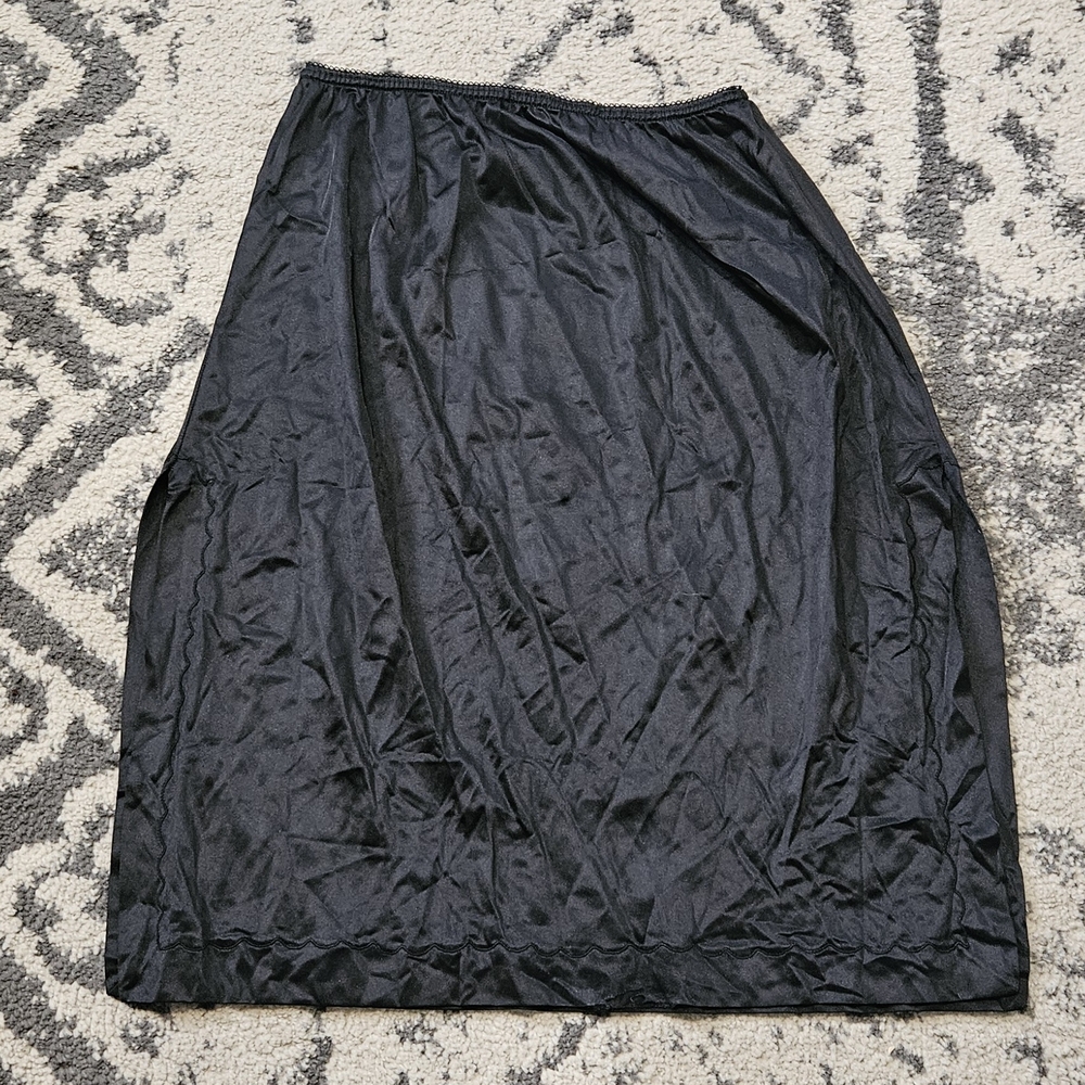 Mel-Lin Vintage Black Nylon Half Slip Scalloped Trim Side Slit Large